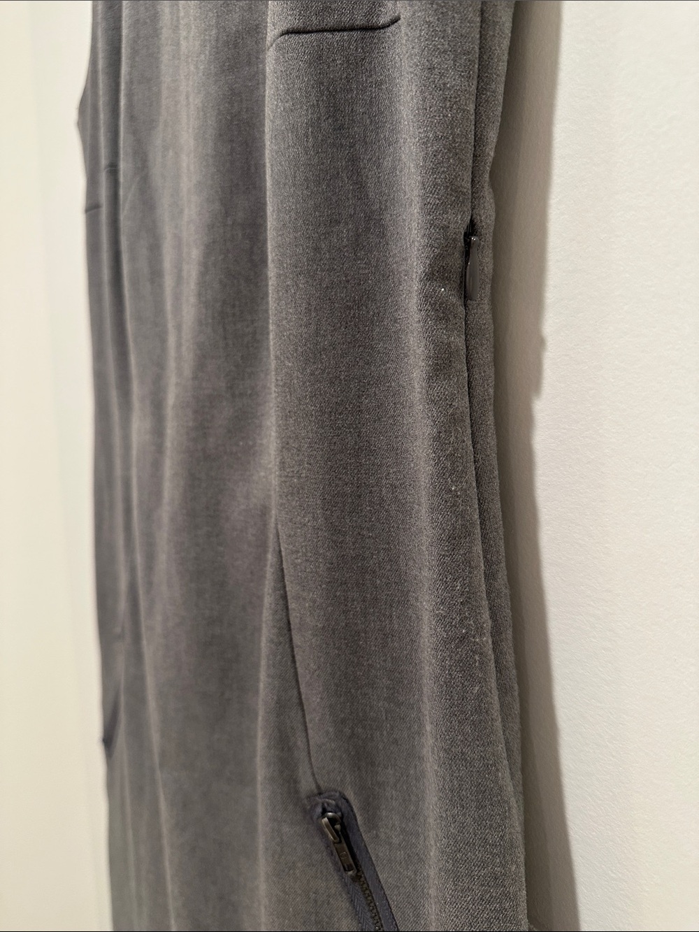 Sleeveless Gray Zip-Pocket Dress - Picture 2 of 3